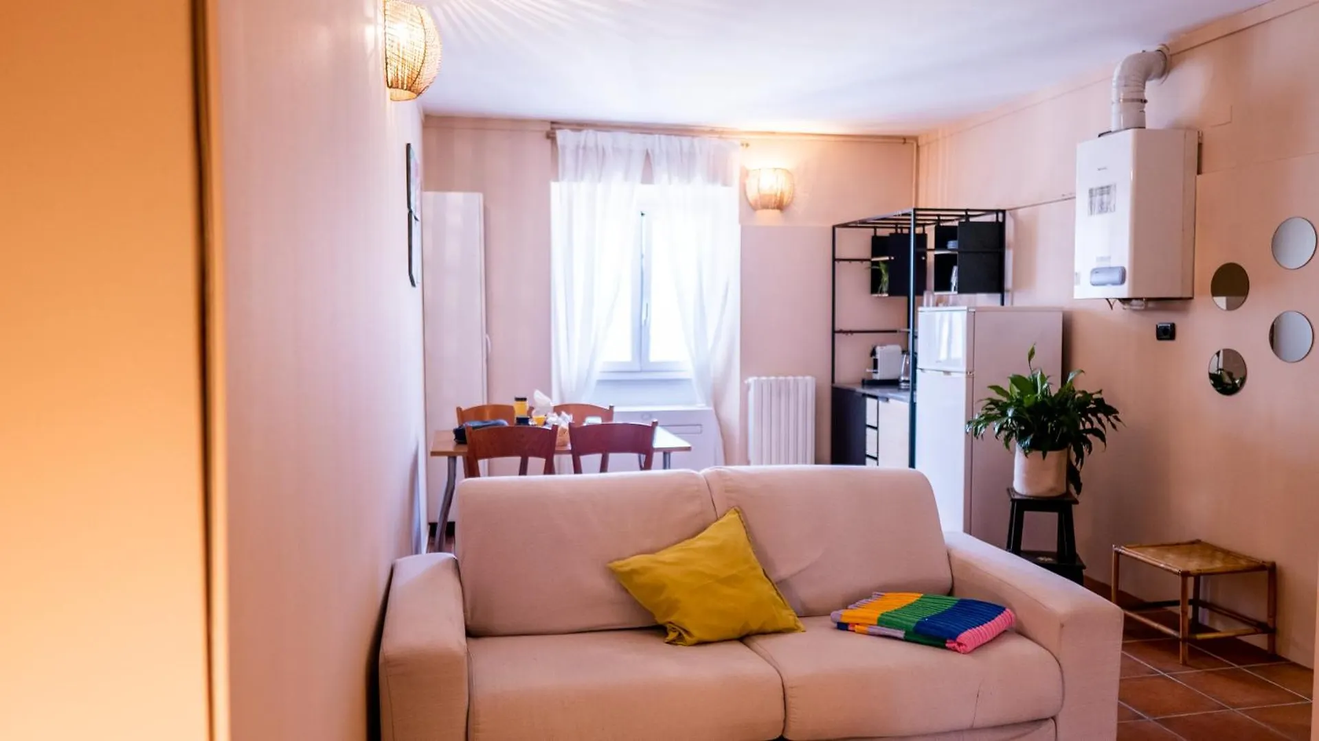 Casa Bonnie, Nuovo Accogliente Appartamento Nel Centro Di Milano contacts